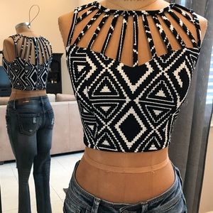 GEOMETRIC PRINT CROP TOP
